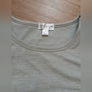 Grande Kiss Women's Gray Top